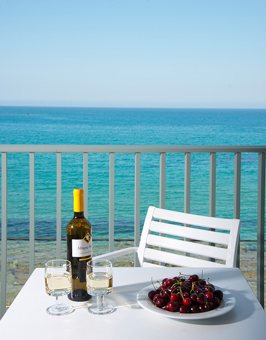 Alia Beach Hotel in Hersonissos Crete: beachfront hotel hersonissos